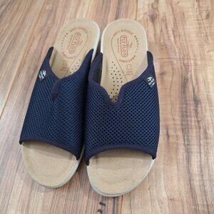 Flyflot blue slide on womens sandals size 39/US 8.5